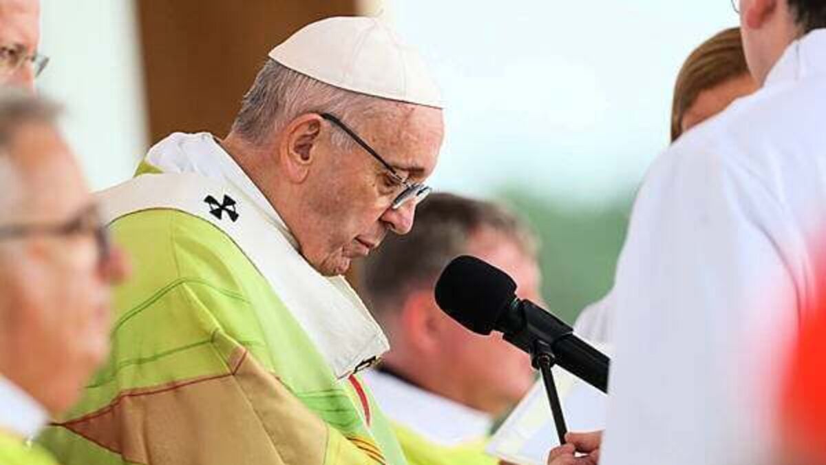 Priest recalls watching Pope write apology to abuse victims in Ireland