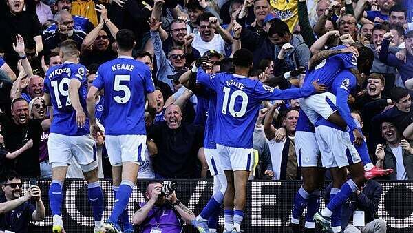 Quickfire double earns Everton victory at European hopefuls Fulham