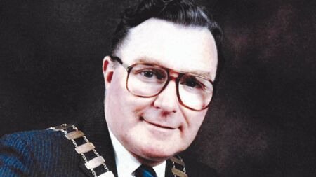 Councillors pay tribute to deceased politicians
