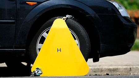 Clamping company order to compensate man after his car was damaged during tow