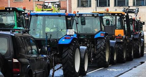 Calls for tractors to be banned from motorways