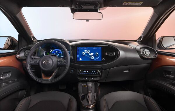 The new Aygo X Hybrid maximises interior space with a high driving position for superior visibility. 