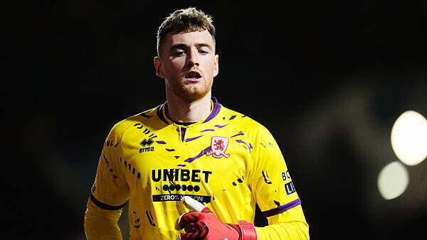 Everton sign Ireland keeper Mark Travers from Bournemouth
