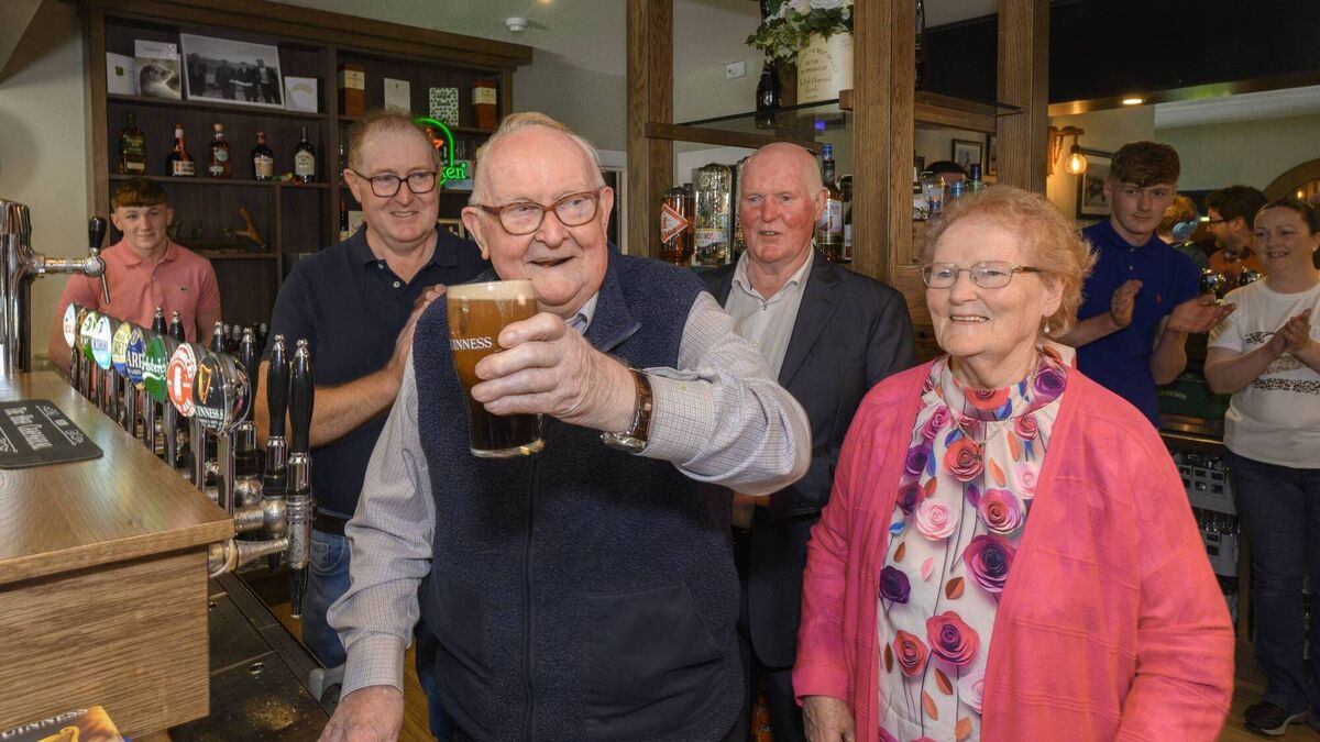 92-year-old pours first pint in major moment for Mayo pub