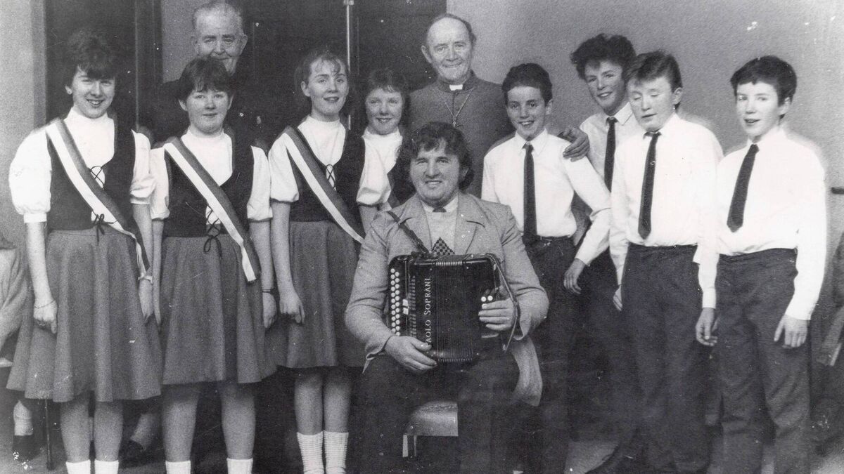 Local Notes: All-Ireland champion set dancers recreate photo from 1988