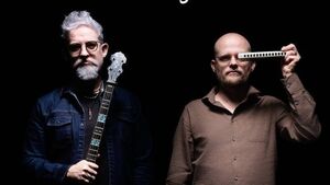 Top musical duo performs in Westport