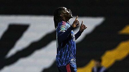 Eberechi Eze off the mark for Arsenal in cup win at Port Vale