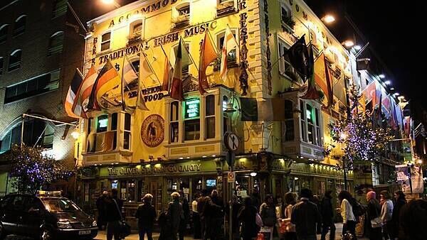 Visitors to Ireland spent €744m while on their trips last month