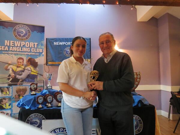 The prize for the largest ray was won by Sorcha Moran who accepted her award from Pat Moran, NSAC president. 