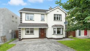 <p>6 RIVERSIDE GROVE, BALLINA, CO. MAYO.</p>