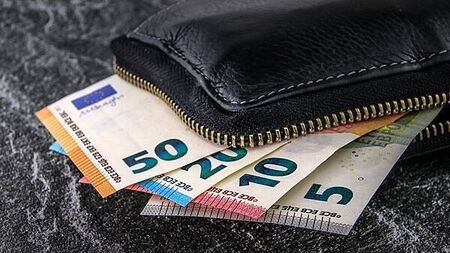 Price of consumer goods rose by 2.7% in the past year