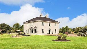 Hayes apologises for wearing ‘brown makeup’ in Obama impersonation