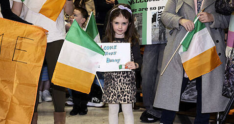 Tears of joy and singing greet Irish peacekeepers returning from Lebanon
