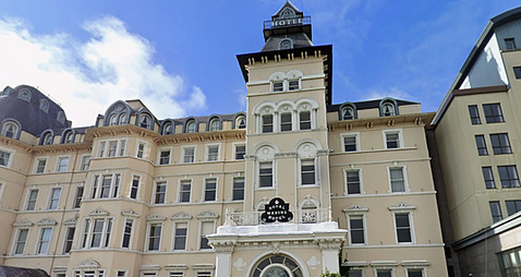 Burglar posing as hotel guest stole alcohol and charged breakfast to a room