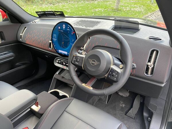 The main attraction of the Countryman's interior is the big 9.4-inch circular central touchscreen with superb graphics that runs the new MINI Operating System 9 for touch and voice control. The main attraction of the Countryman's interior is the big 9.4-inch circular central touchscreen with superb graphics that runs the new MINI Operating System 9 for touch and voice control.