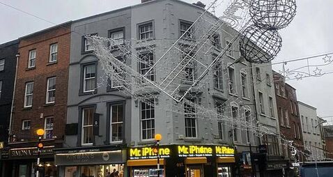 Falling masonry brings down Drogheda Christmas lights