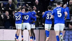 Manchester United sign teenage Paraguayan defender Diego Leon