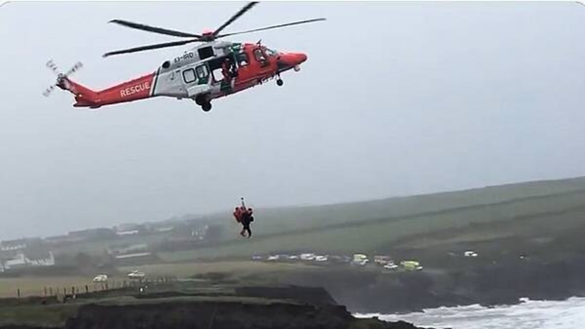 14 French fishermen rescued off Dingle coast after vessel runs aground