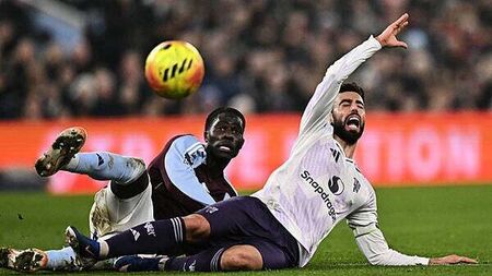 Amorim says impossible to replace injured Fernandes, others must 'step up'