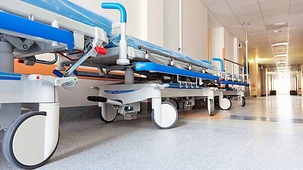 Hospital overcrowding: Over 700 patients waiting for beds in Irish hospitals