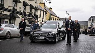 One man arrested as gardaí seize €14,000 in cash, car and jewellery