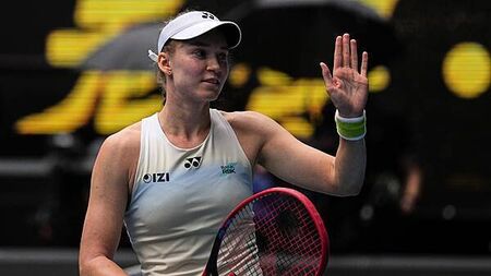Elena Rybakina powers past Iga Swiatek to reach Australian Open semi-finals
