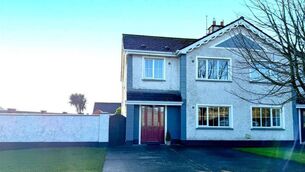 <p>
                <span class="contextmenu emphasis">NO. 10 WHITEHORSE LANE, TURLOUGH ROAD, CASTLEBAR, MAYO</span>
            </p>