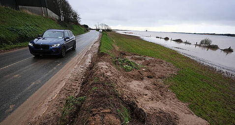 'Adverse weather' will continue until the weekend, ministerial meeting hears