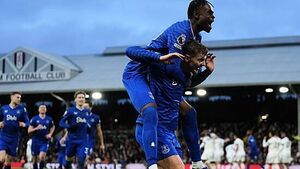 Everton stage late comeback to stun Fulham