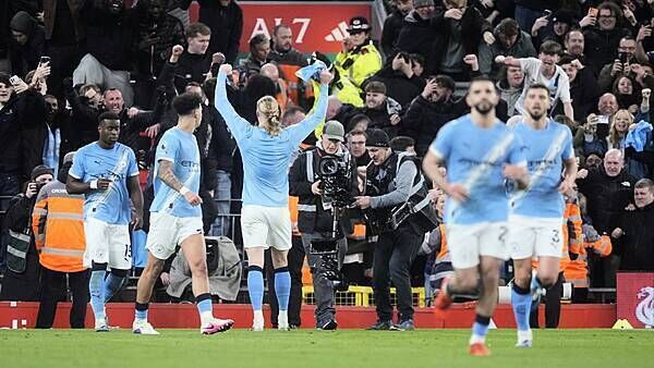 Monday’s briefing: Man City stay in title race and Palace beat rivals Brighton