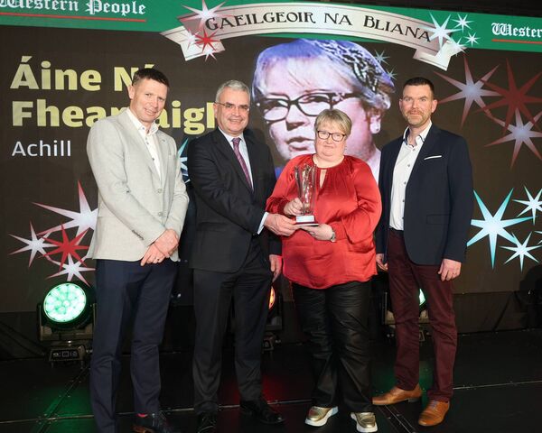 Dara Calleary, Minister for Rural and Community Development and the Gaeltacht presents the Gaelgeoir na Bliana award to Áine Ní Fhearraigh. Also pictured are special guest Tomás Ó Sé and Anthony Hennigan, Western People. Picture: Michael Donnelly