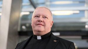 Army chaplain who forgave attacker awarded distinguished service medal