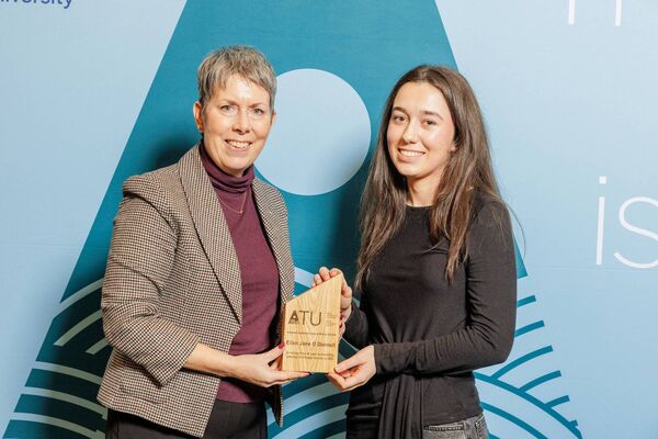 Ellen O’Donnell from Castlebar receives her Entrance Scholarship Award from Dr Orla Flynn, ATU President. Ellen is now studying Clinical Measurement Physiology at ATU after achieving over 550 points in her Leaving Cert. She is a past student of Davitt College.