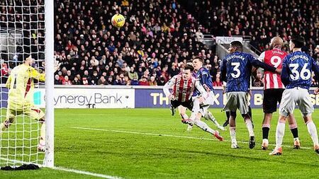 Arsenal’s title hopes hit by Keane Lewis-Potter equaliser for Brentford