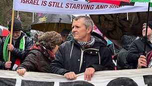 Zian Flemming scores late equaliser as Burnley draw with 10-man Chelsea