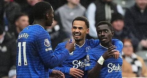 Thierno Barry boosts Everton to win from bench as Newcastle home woes continue