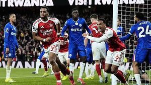 Jurrien Timber hands Arsenal crucial win over 10-man Chelsea