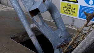 <p>Picture above, slurry agitation.</p> <p>Picture above, slurry agitation.</p>