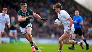 Ireland keep pressure on France with bonus-point win over Scotland