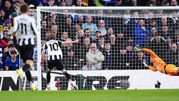 Anthony Gordon scores the only goal as Newcastle win at Chelsea