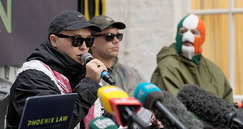 Taoiseach declines to ‘get involved in ping pong’ between Starmer and Kneecap