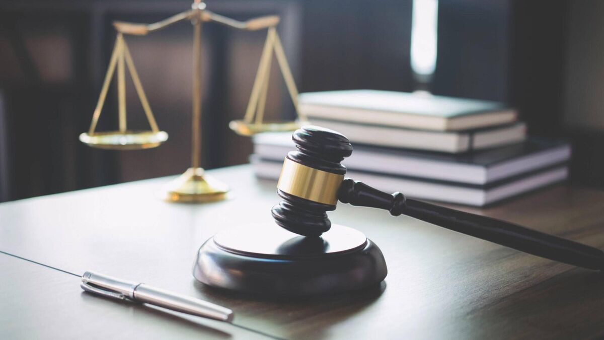 Man wielded timber handle at his neighbour
