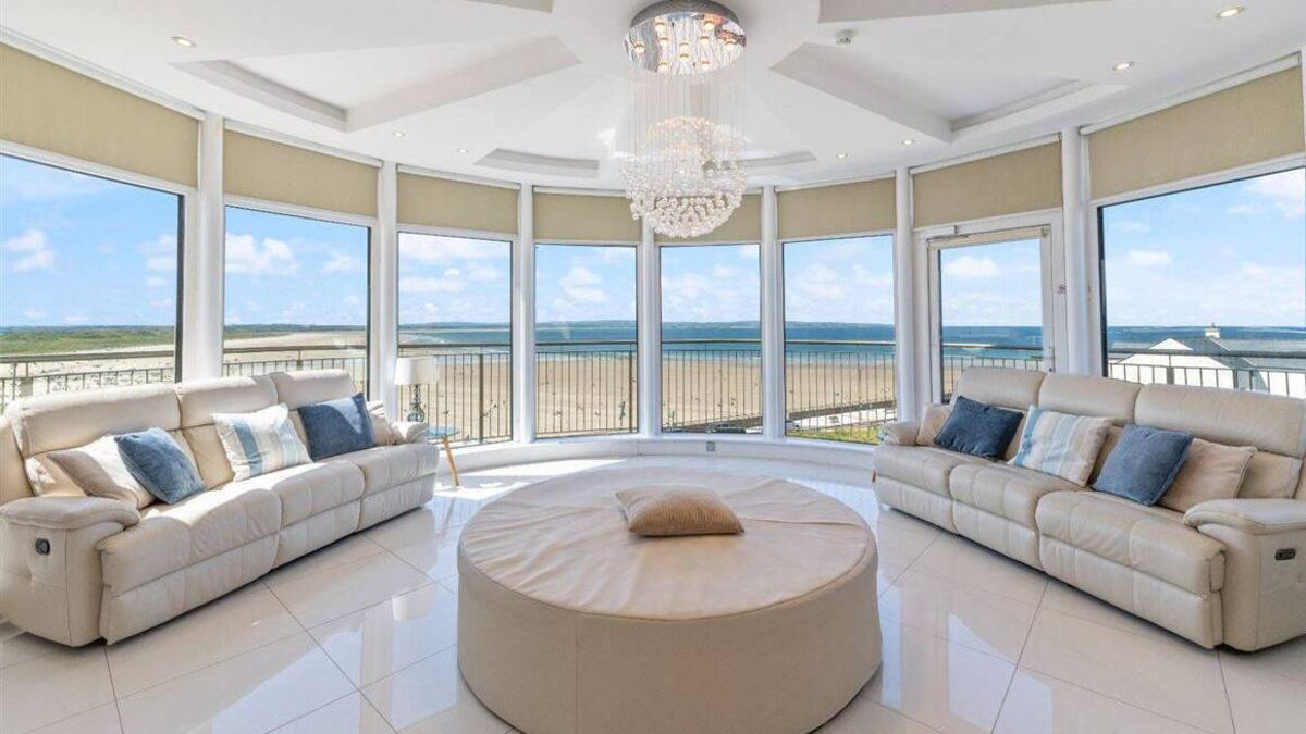 Property: Incredible penthouse with stunning beach views for sale 