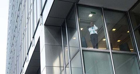 Men twice as confident as women in asking for a pay rise, survey shows