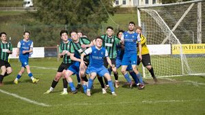 'Heane hold their nerve to advance 