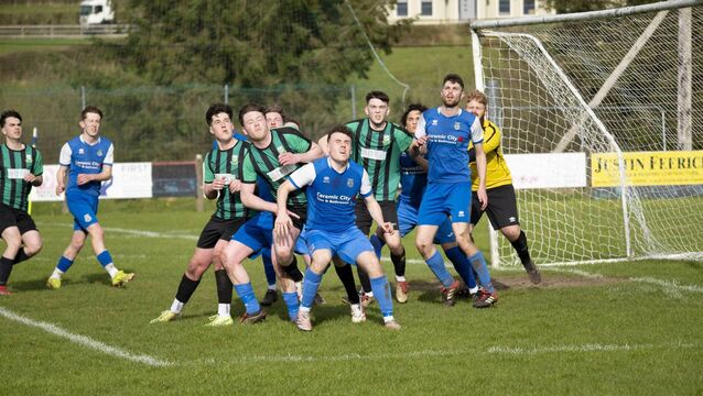 'Heane hold their nerve to advance 