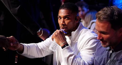 Anthony Joshua makes appearance in London at Derek Chisora’s farewell fight