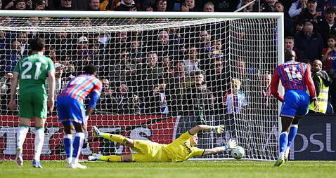 Jean-Philippe Mateta scores late penalty as Palace come back to beat Newcastle