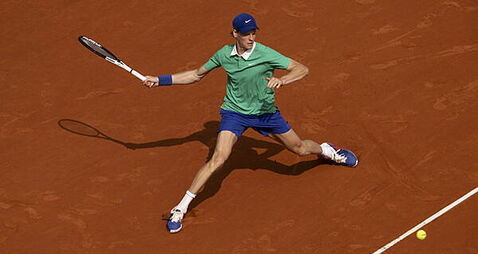 Jannik Sinner beats Carlos Alcaraz on clay to reclaim world number one ranking
