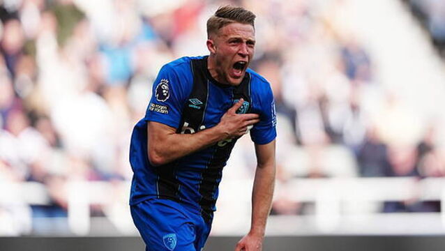 Bournemouth win at Newcastle to increase pressure on former boss Eddie Howe